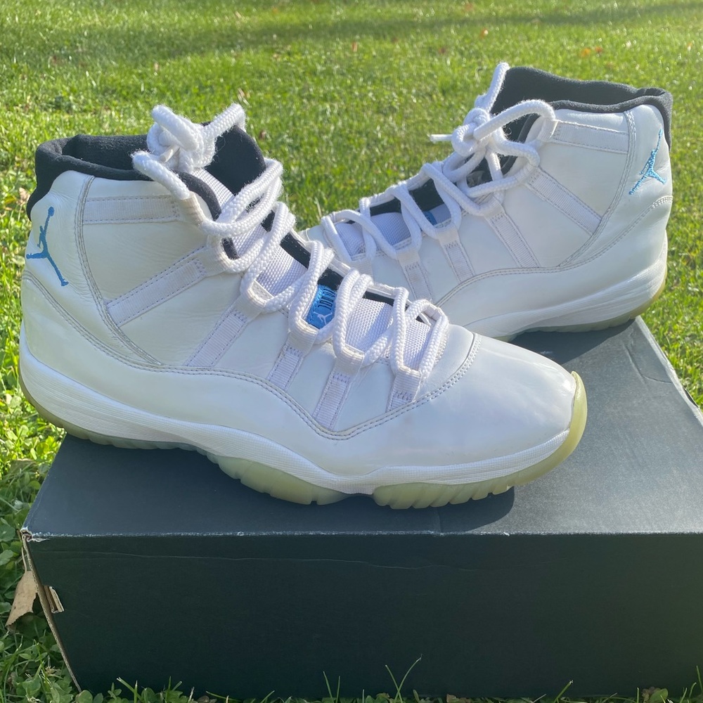 Jordan 11 Legend Blue